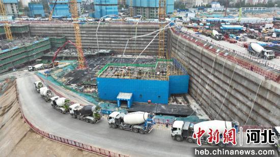 石家庄高铁片区超高层地标建筑项目正式启动塔楼基础浇筑