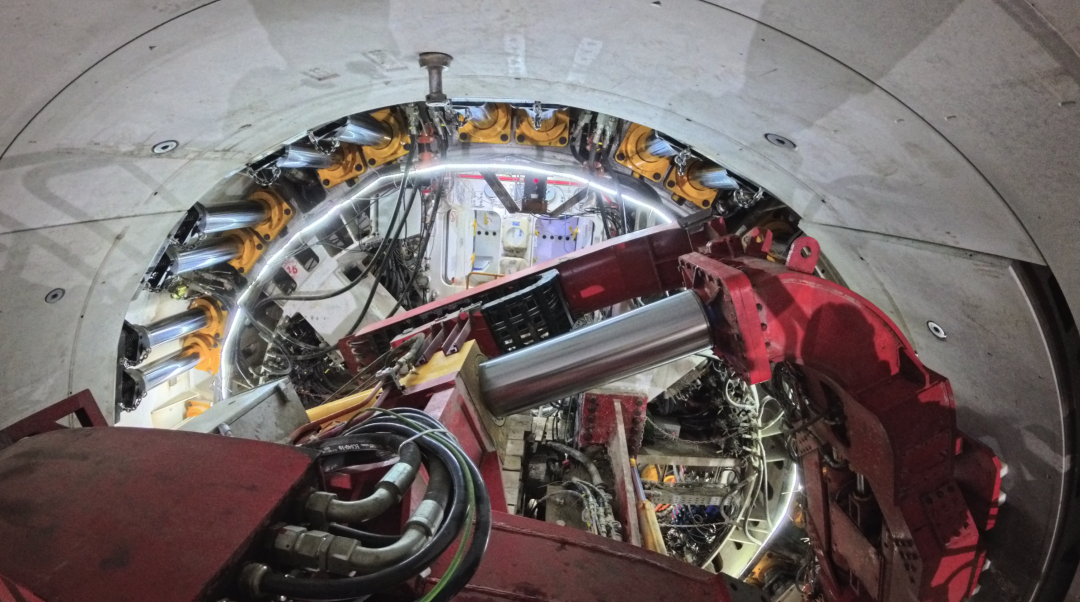 误差≤2毫米，上海地铁数智盾构实现 “推-拼-运” 自主作业